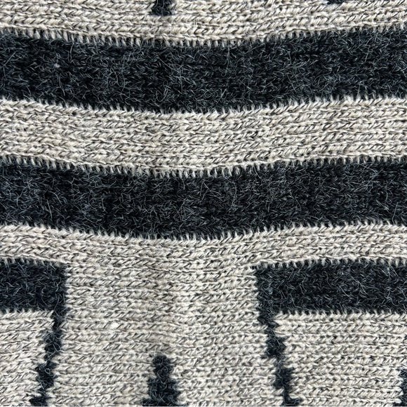 Women’s Aztec western knit fringe sweater vest wrap - Picture 6 of 8